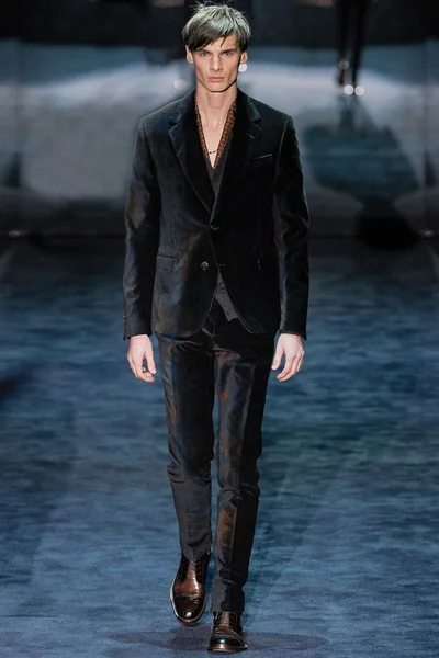 Look 4
